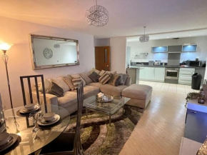 Stylish 2 Bed/Bath Apartment